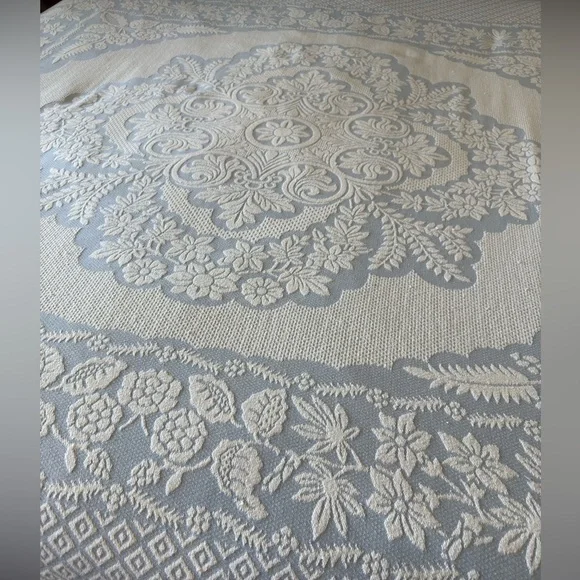 COTTON WOVEN KING BLUE CREAM 6” FRINGE MEDALLION BEDSPREAD 115x115” - Picture 6 of 8